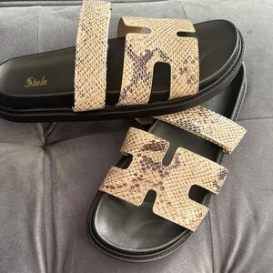 New Womens Black and Tan Snake Print Slides